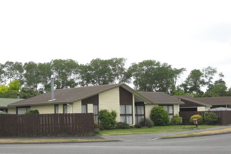 Photo of property in 266 Queenspark Drive, Parklands, Christchurch, 8083