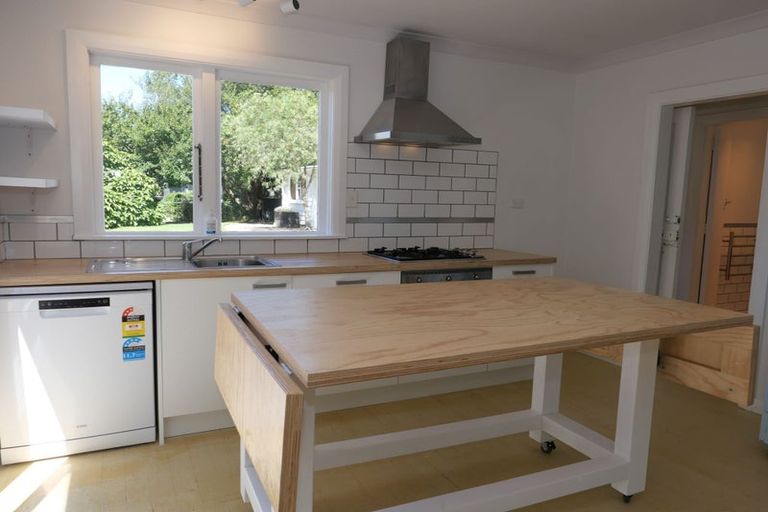 Photo of property in 16 Renown Road, Raumati South, Paraparaumu, 5032