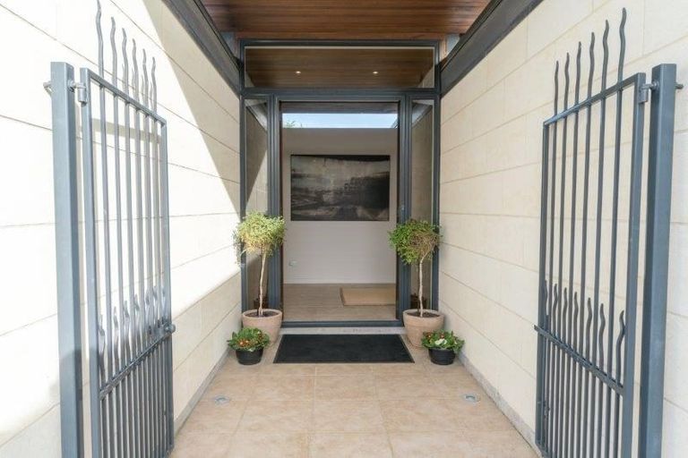 Photo of property in 1 Waimana Place, Wanaka, 9305