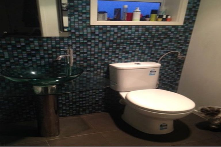 Photo of property in 179 Glenfield Road, Hillcrest, Auckland, 0627