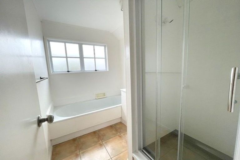 Photo of property in 1/51 Jillteresa Crescent, Half Moon Bay, Auckland, 2012