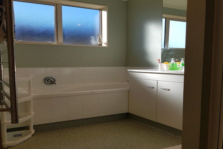 Photo of property in 25b Drake Street, Howick, Auckland, 2014