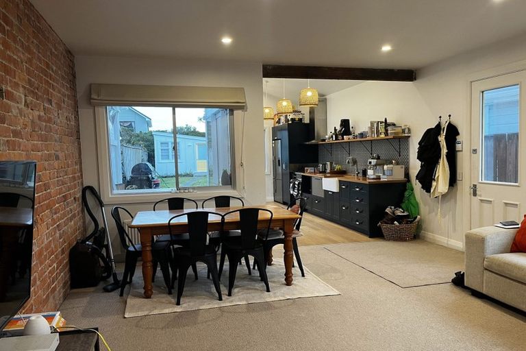 Photo of property in 201 Onepu Road, Lyall Bay, Wellington, 6022