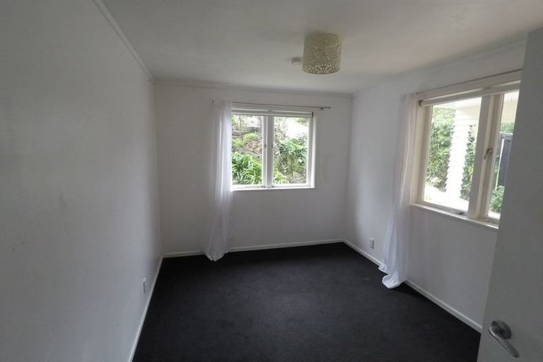Photo of property in 32 Peter Terrace, Castor Bay, Auckland, 0620