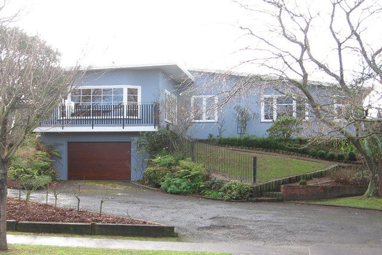 Photo of property in 16 Redwood Grove, Hokowhitu, Palmerston North, 4410