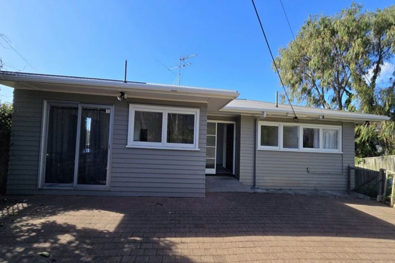 Photo of property in 88 Chivalry Road, Glenfield, Auckland, 0629