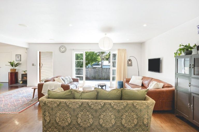 Photo of property in 37 Haruru Falls Road, Haruru, 0204