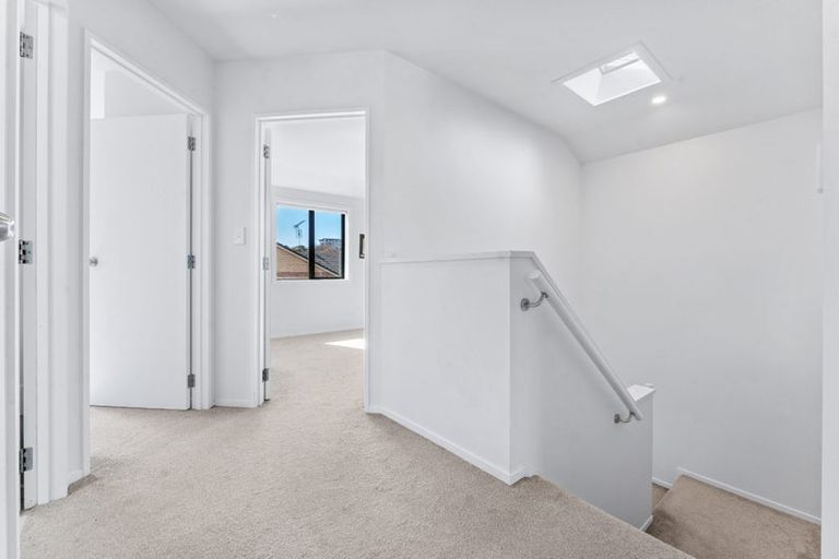 Photo of property in 8/36 John Jennings Drive, Oteha, Auckland, 0632