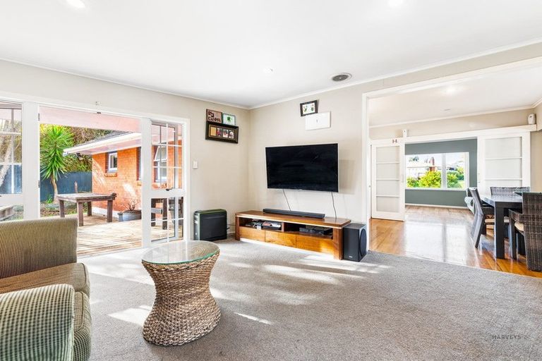 Photo of property in 3 Rerewai Place, Kelston, Auckland, 0602