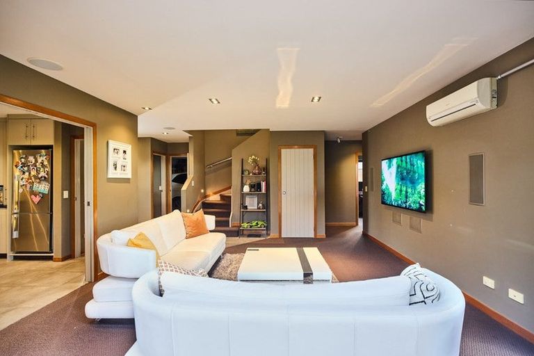 Photo of property in 17 Fernloche Place, Flat Bush, Auckland, 2016