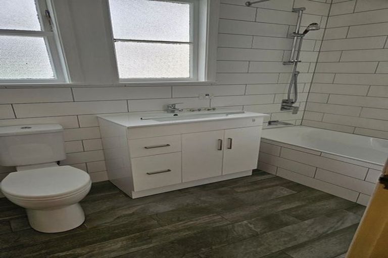 Photo of property in 130 Naenae Road, Naenae, Lower Hutt, 5011