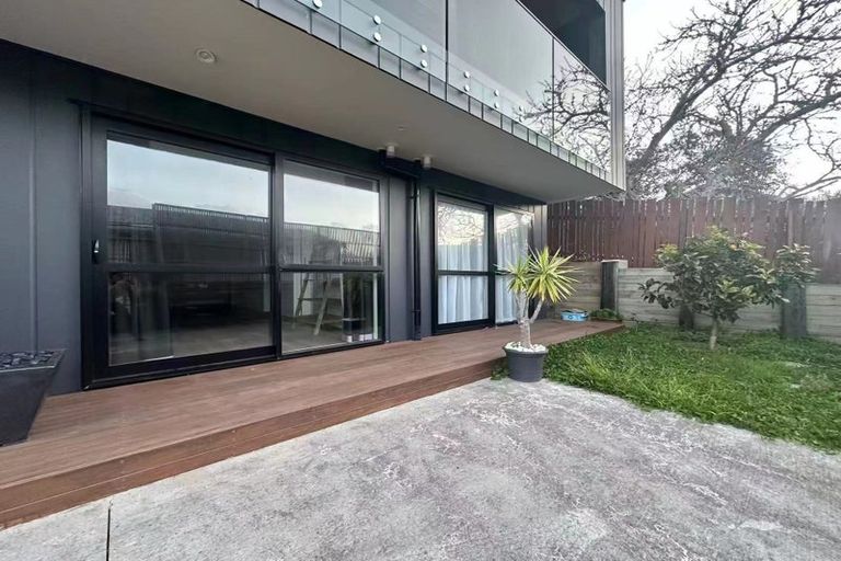 Photo of property in 15 Holiday Road, Stanmore Bay, Whangaparaoa, 0932