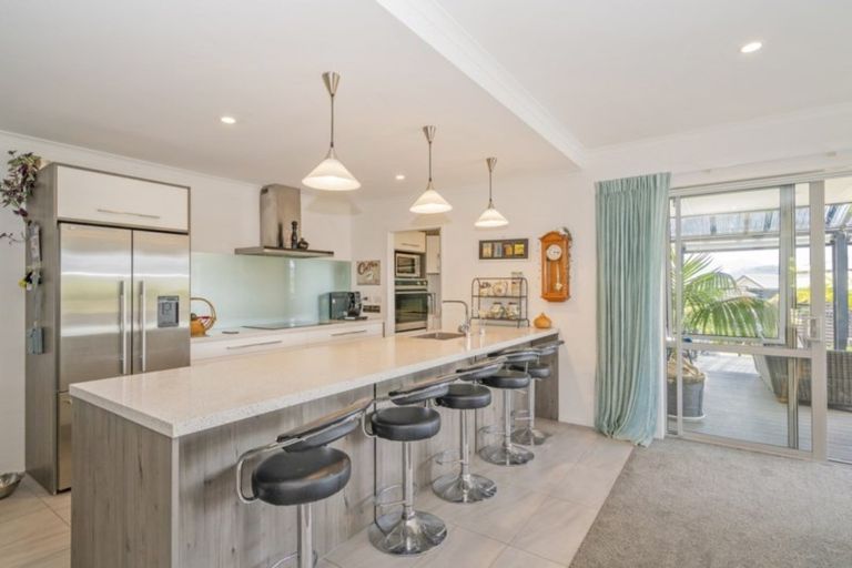 Photo of property in 20 Roseberry Place, Whitianga, 3510