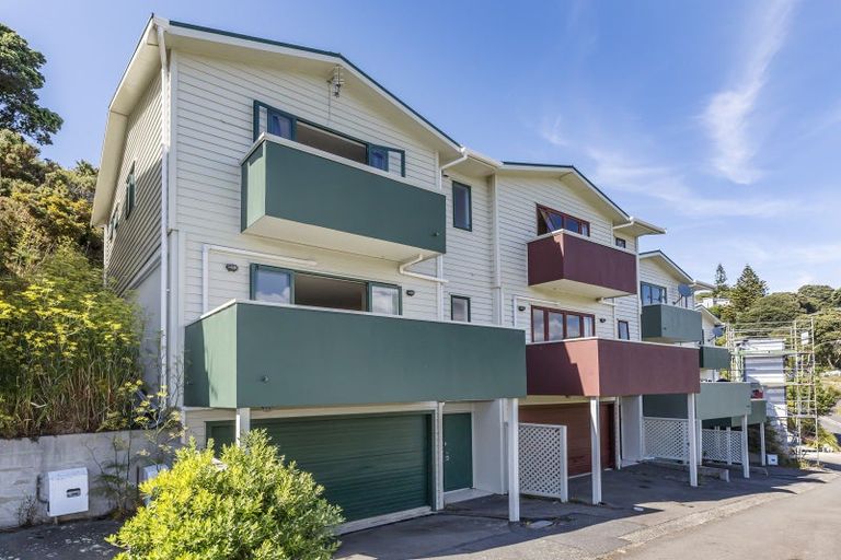 Photo of property in 6 Mitika Way, Strathmore Park, Wellington, 6022