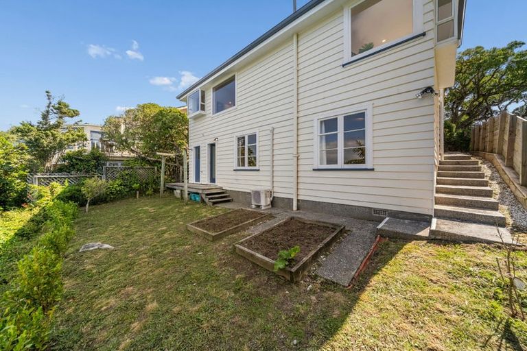 Photo of property in 3 Mertoun Terrace, Highbury, Wellington, 6012