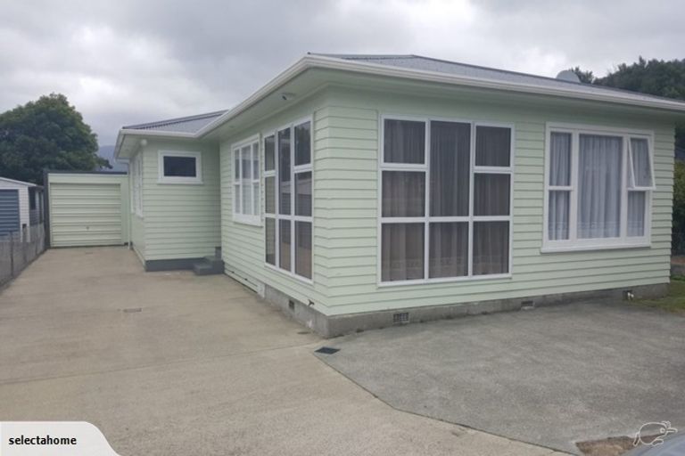 Photo of property in 4 Parkway, Wainuiomata, Lower Hutt, 5014