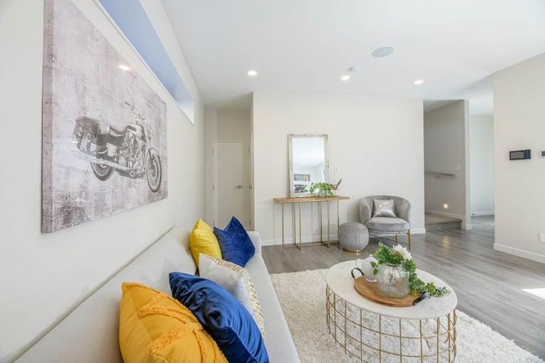 Photo of property in 12b September Place, Forrest Hill, Auckland, 0620