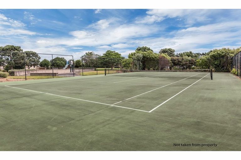 Photo of property in 5 Endeavour Place, One Tree Point, 0118