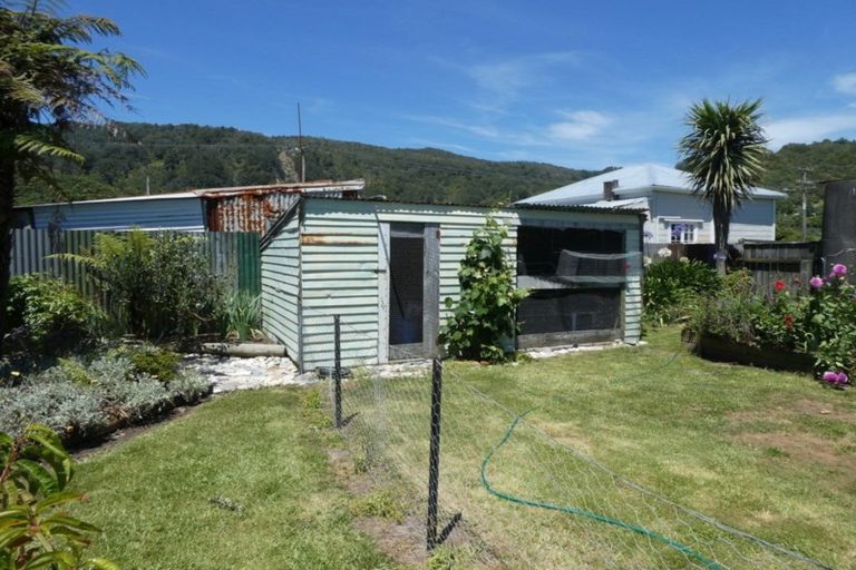 Photo of property in 7 Greenfield Street, Hector, 7822