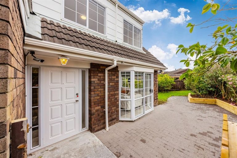 Photo of property in 1/5 Kadina Place, Botany Downs, Auckland, 2010