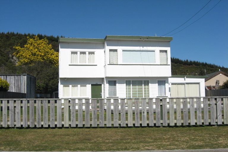 Photo of property in 16 Motuoapa Esplanade, Motuoapa, 3382