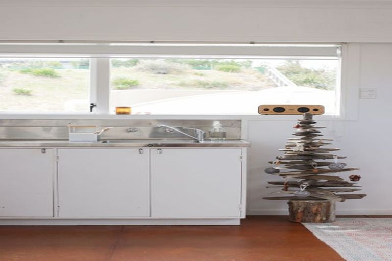 Photo of property in 82 Kahukura Avenue, Waitarere Beach, Levin, 5510