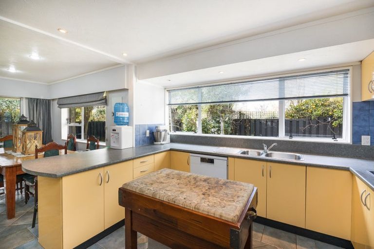 Photo of property in 6 Truscott Grove, Awapuni, Palmerston North, 4412