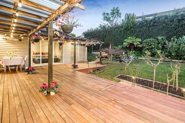 Photo of property in 10 Seine Road, Forrest Hill, Auckland, 0620