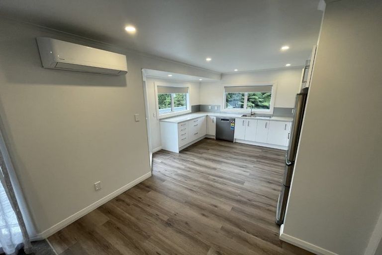 Photo of property in 14 West Road, Northland, Wellington, 6012