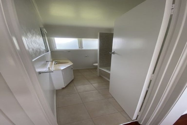 Photo of property in 2/38 Holland Road, Hillcrest, Auckland, 0627