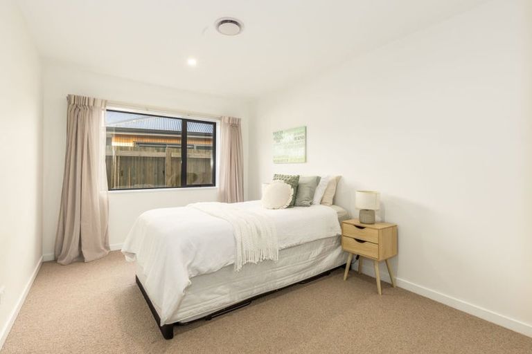 Photo of property in 15 Kaiwaru Place, Waikanae, 5036