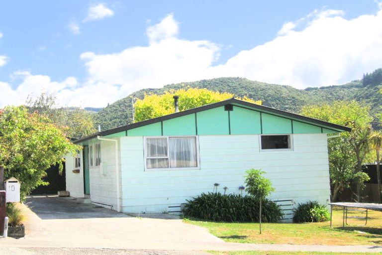 Photo of property in 10 Garnet Grove, Birchville, Upper Hutt, 5018
