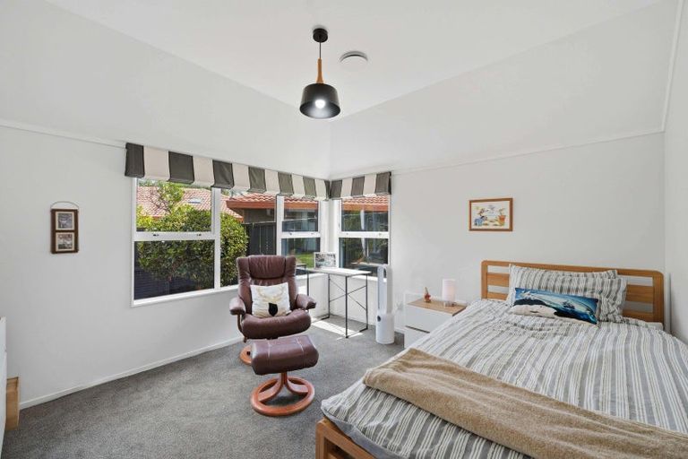 Photo of property in 16 Waipuia Place, Greenhithe, Auckland, 0632