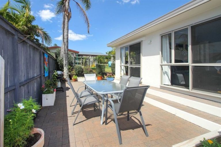 Photo of property in 10 Westminster Gardens, Unsworth Heights, Auckland, 0632