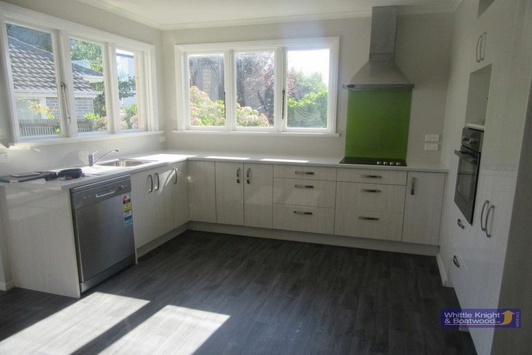 Photo of property in 18 Broadbent Street, Riccarton, Christchurch, 8041