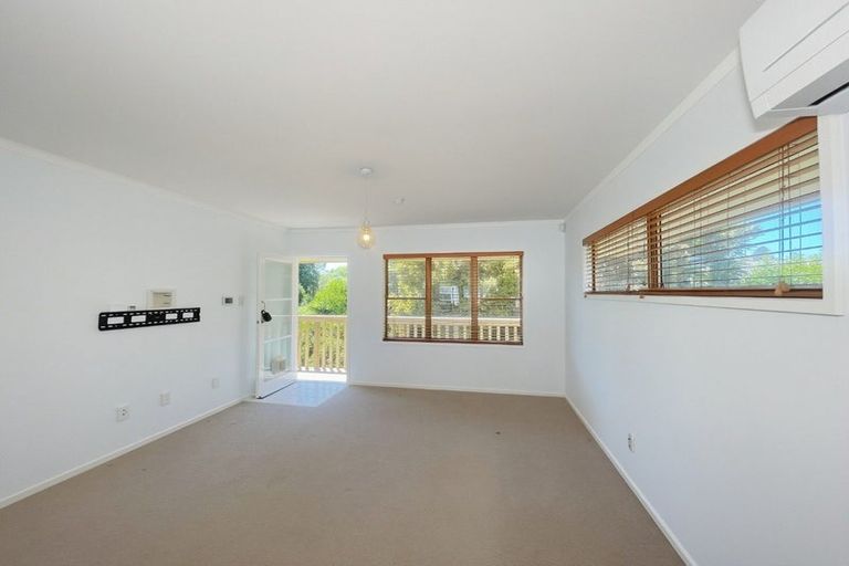 Photo of property in 1/9 Fuchsia Place, Birkdale, Auckland, 0626