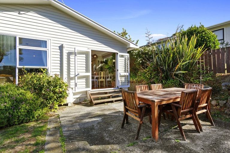 Photo of property in 16 Mascot Street, Tawa, Wellington, 5028