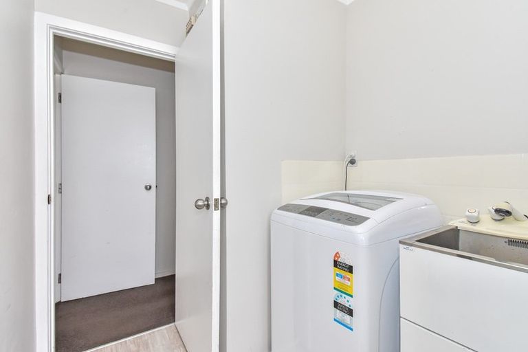 Photo of property in 2/13 Everglade Drive, Goodwood Heights, Auckland, 2105