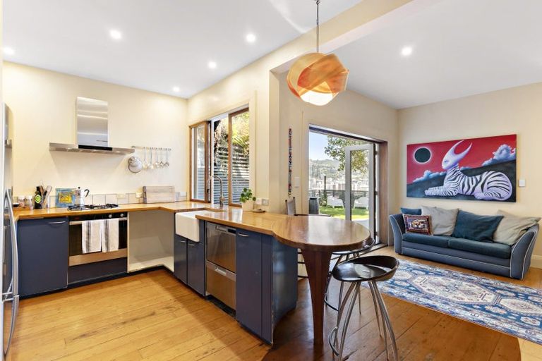 Photo of property in 10 Earls Terrace, Mount Victoria, Wellington, 6011