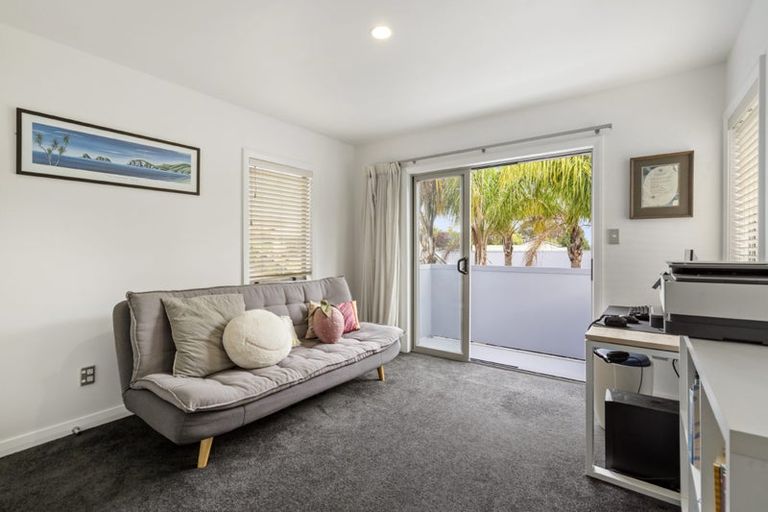 Photo of property in 2/7 Phillip Parade, Forrest Hill, Auckland, 0620