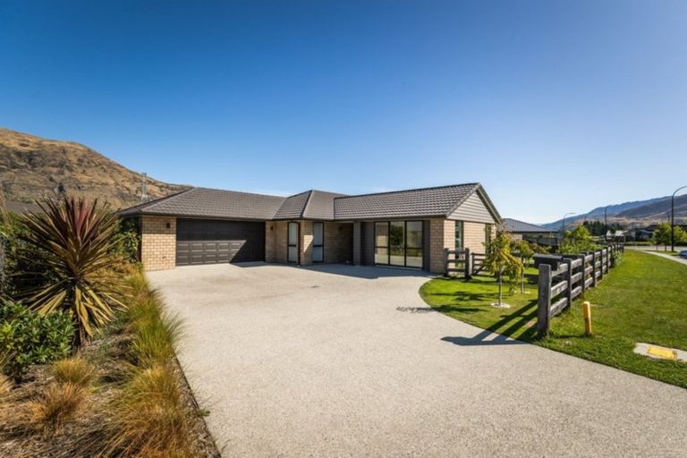 Photo of property in 4 Banbury Terrace, Lower Shotover, Queenstown, 9304