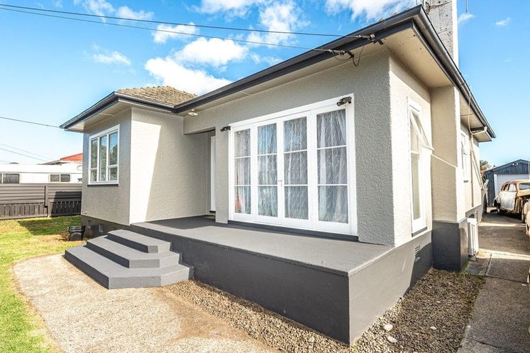 Photo of property in 53 Thatcher Street, Castlecliff, Whanganui, 4501