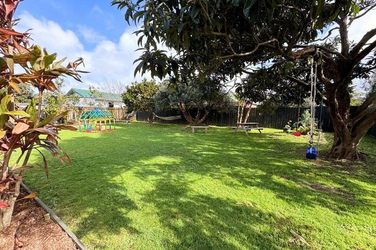 Photo of property in 5a Waipani Road, Te Atatu Peninsula, Auckland, 0610