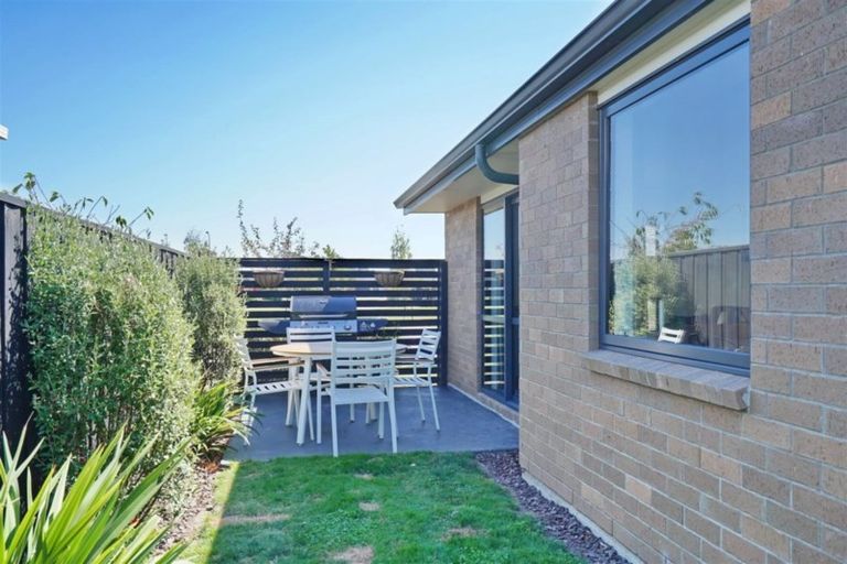 Photo of property in 52 Shillingford Boulevard, Rolleston, 7615