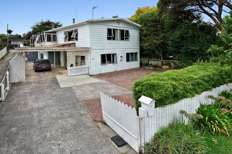 Photo of property in 112 Vodanovich Road, Te Atatu South, Auckland, 0610