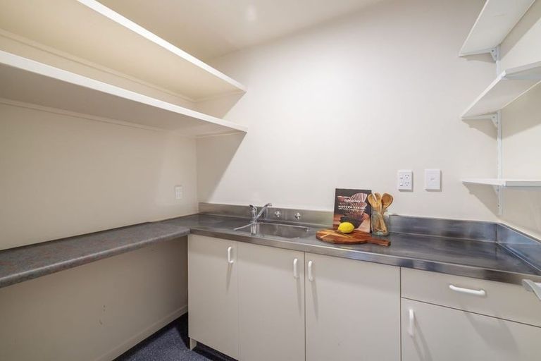 Photo of property in 6 Inverness Lane, Redcliffs, Christchurch, 8081