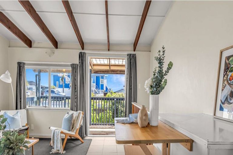 Photo of property in 3/130 Pukehina Parade, Pukehina, 3189