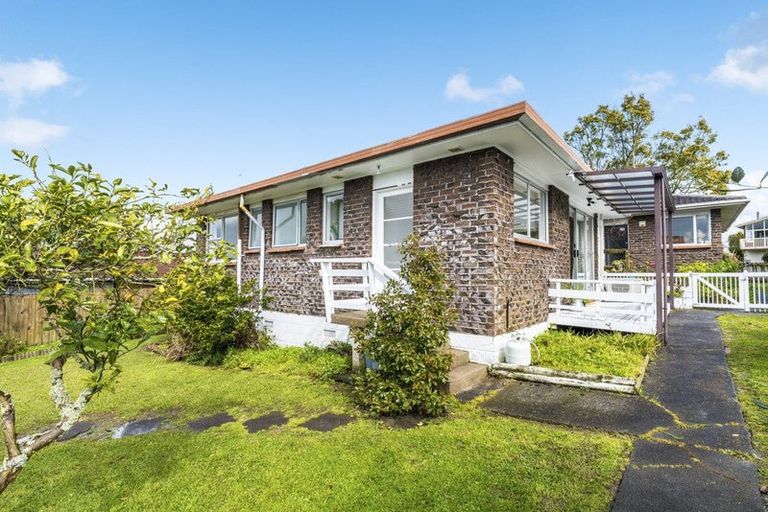 Photo of property in 2/27 Spence Road, Henderson, Auckland, 0612