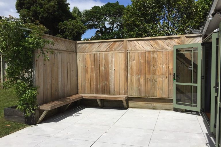 Photo of property in 2/23 Bevyn Street, Castor Bay, Auckland, 0620