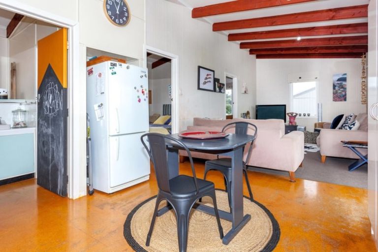 Photo of property in 5 Hicks Place, Cooks Beach, Whitianga, 3591